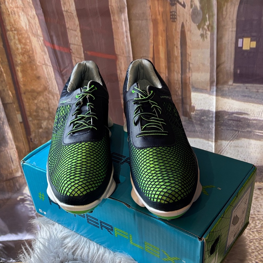 Vibrant Green and Blue Golf Shoes with Cushioned Sole
